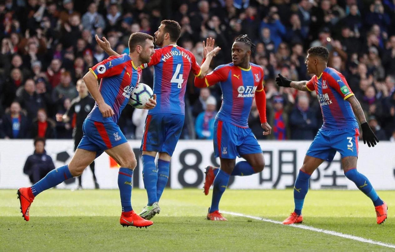 曼联英超15轮4-1胜狼队，近3轮不败，B费2射1传，助球队冲至第六，有望重返欧冠区。