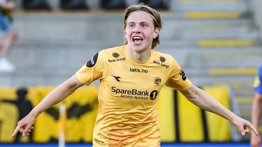 踢球者：凯恩当选2025年年度人物，他是德甲联赛的名片（《踢球者》：凯恩当选2025年度人物，被誉为德甲的门面）