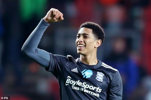 步行者大胜奇才！哈利伯顿对奇才替补席做哭泣的动作