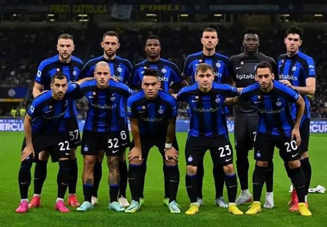 创历史，埃因霍温是首支正式比赛在安菲尔德打进3球的荷兰球队