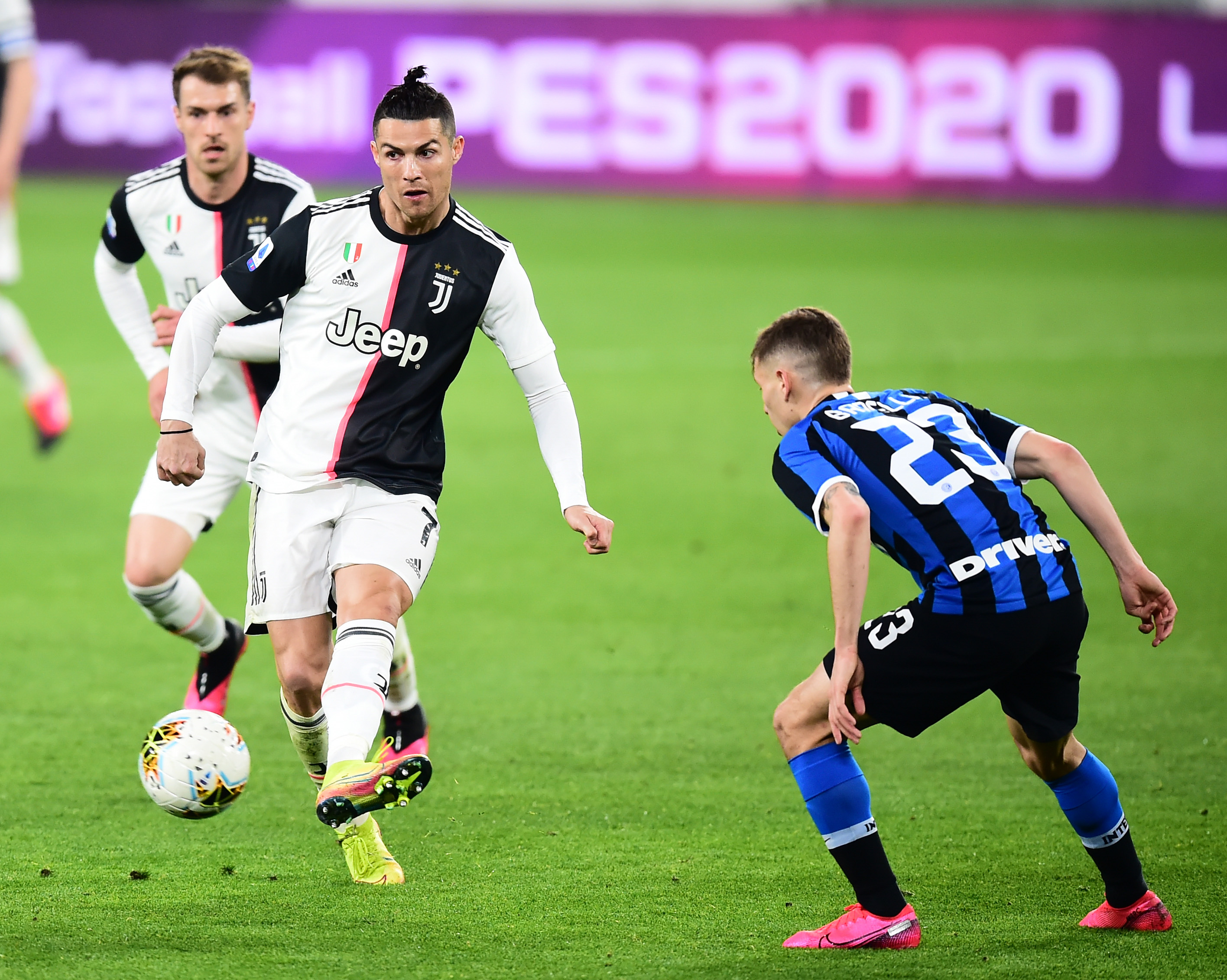 拉斯穆斯·霍伊伦(22 岁)在那不勒斯对阵尤文图斯的比赛中攻入 2 个进球！