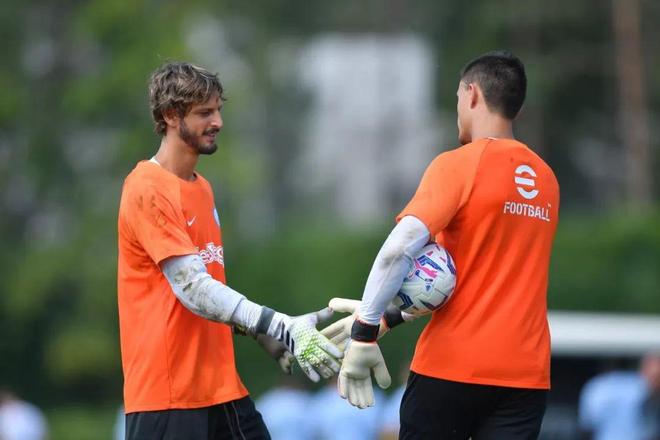 巴西中卫古斯塔沃入籍越南，将改名杜飞龙代表越南队