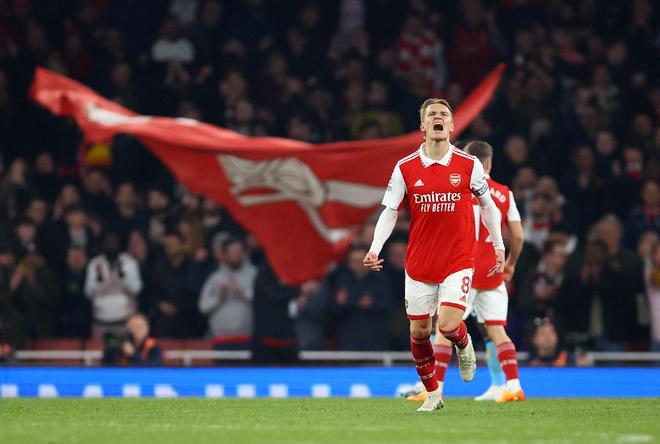 奥迪召开发布会展示2026赛季概念车，拜仁众将与车进行合影